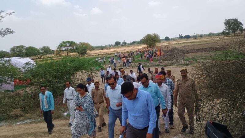 जिलाधिकारी ने ग्राम रहिनियापुर में नून नदी के उद्गम स्थल के समीप तालाब खुदाई कार्य का किया शुभारंभ