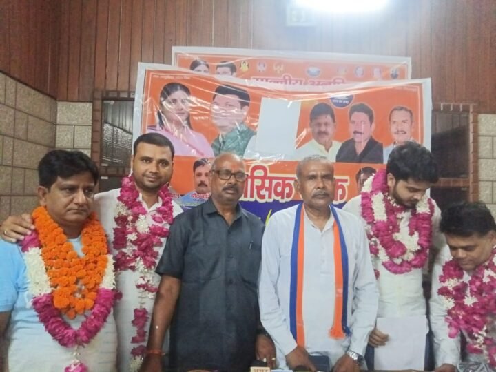 अपना दल अल्पसंख्यक मंच की बैठक में पदाधिकारियों को सौंपे गए दायित्व, प्रमाण पत्र वितरित