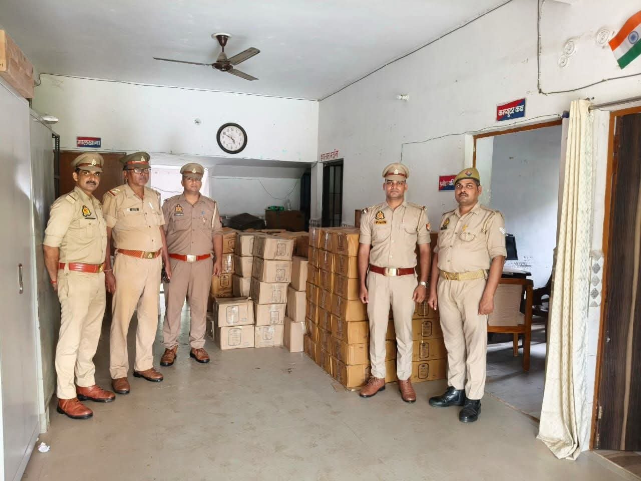 कानपुर में शराब की बड़ी खेप बरामद, पेट्रोल पंप के पास खड़ा था संदिग्ध ट्रक