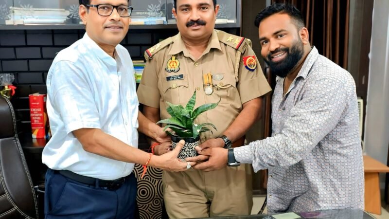 पितृपक्ष में शहीद सैनिकों और पुलिसकर्मियों को श्रद्धांजलि दे रहा ग्रीन एंड क्लीन यूपी कैंपेन.