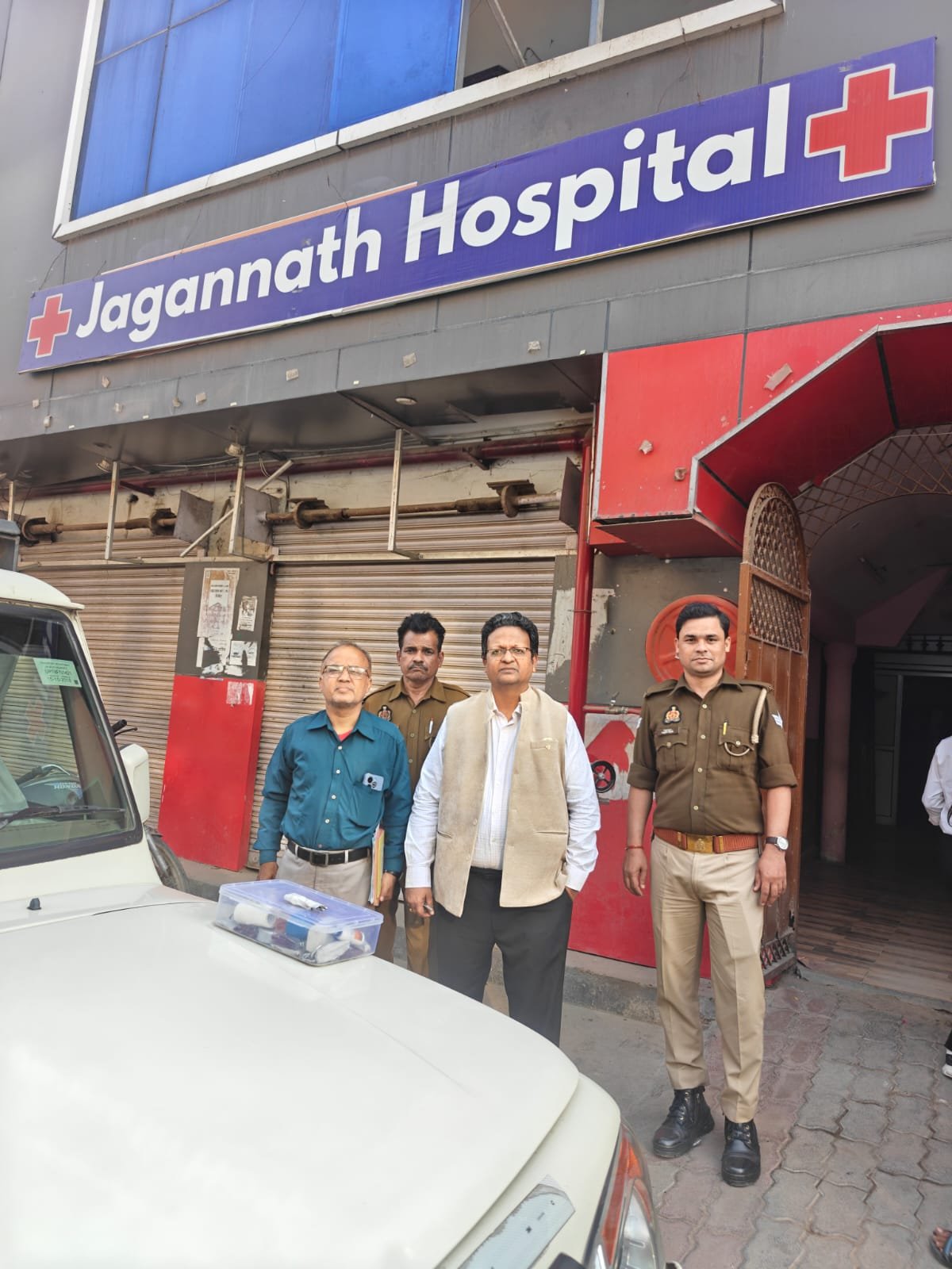 कानपुर में स्वास्थ्य विभाग की सख्त कार्रवाई: 8 अस्पतालों का निरीक्षण, जगन्नाथ अस्पताल का लेबर रूम-ओटी सील, अवैध पैथोलॉजी पर भी कार्रवाईकानपुर : द्विवेदी नगर व तौधकपुर रोड क्षेत्र में स्वास्थ्य विभाग की टीम ने शनिवार को निजी अस्पतालों और पैथोलॉजी केंद्रों के खिलाफ सघन निरीक्षण अभियान चलाया। अभियान के दौरान कुल आठ अस्पतालों की जांच की गई, जिसमें कई स्थानों पर गंभीर खामियां सामने आईं।