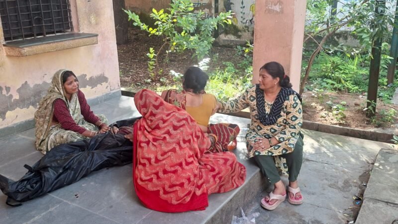 किसान रोड पर कंटेनर-पिकअप की आमने-सामने भिड़ंत, दो चालकों की मौत