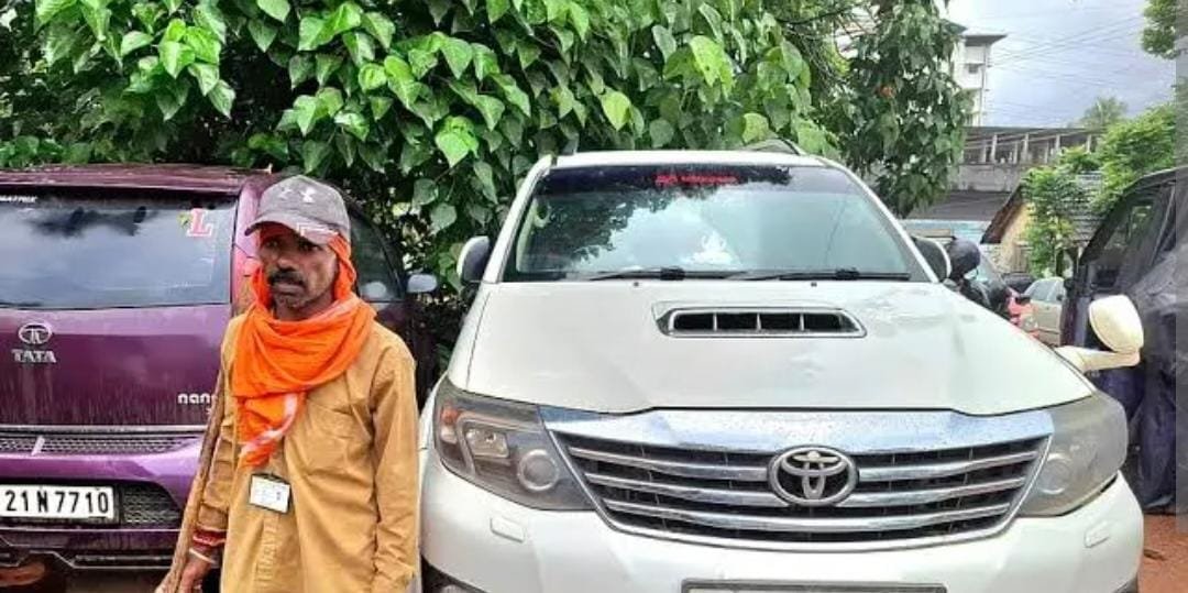 फॉर्च्यूनर से ड्यूटी, हाथ में झाड़ू… कभी 50 रुपये थी दिहाड़ी, मेहनत से बदली जिंदगी