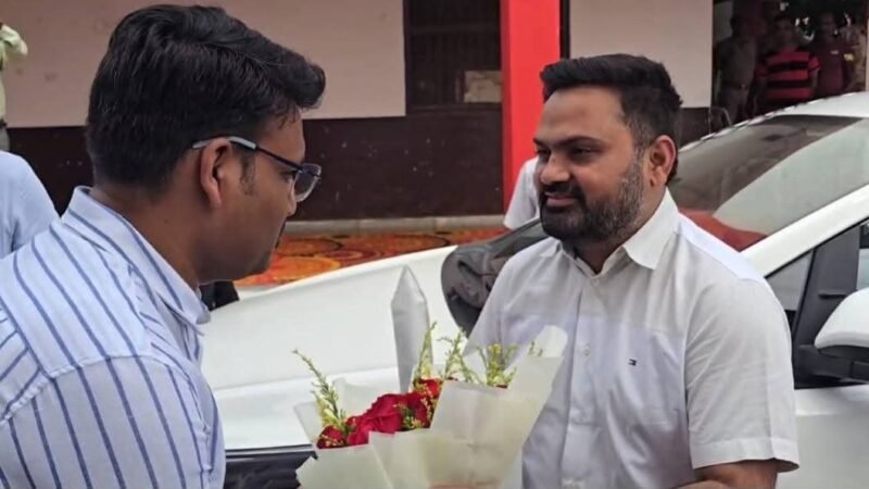 महेंद्र सिंह तंवर बने कानपुर के नए डीएम, कोषागार पहुंचकर संभाला कार्यभार