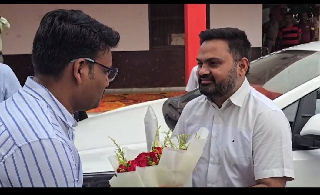 महेंद्र सिंह तंवर बने कानपुर के नए डीएम, कोषागार पहुंचकर संभाला कार्यभार