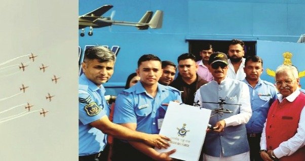 नौ विमानों ने आसमान में रचा तिरंगा, सूर्य किरण के हैरतअंगेज करतबों से रोमांचित हुआ मेरठ