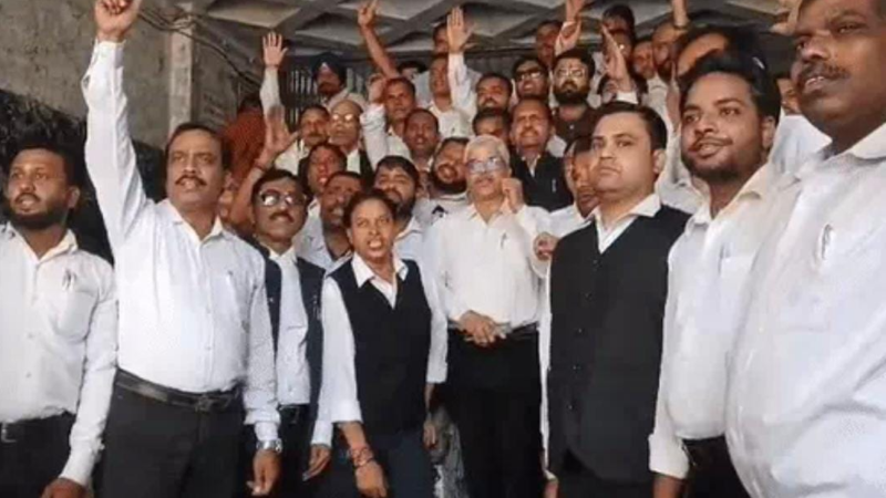 मांगें पूरी न होने पर तीसरे सप्ताह भी वकीलों का न्यायिक कार्य बहिष्कार