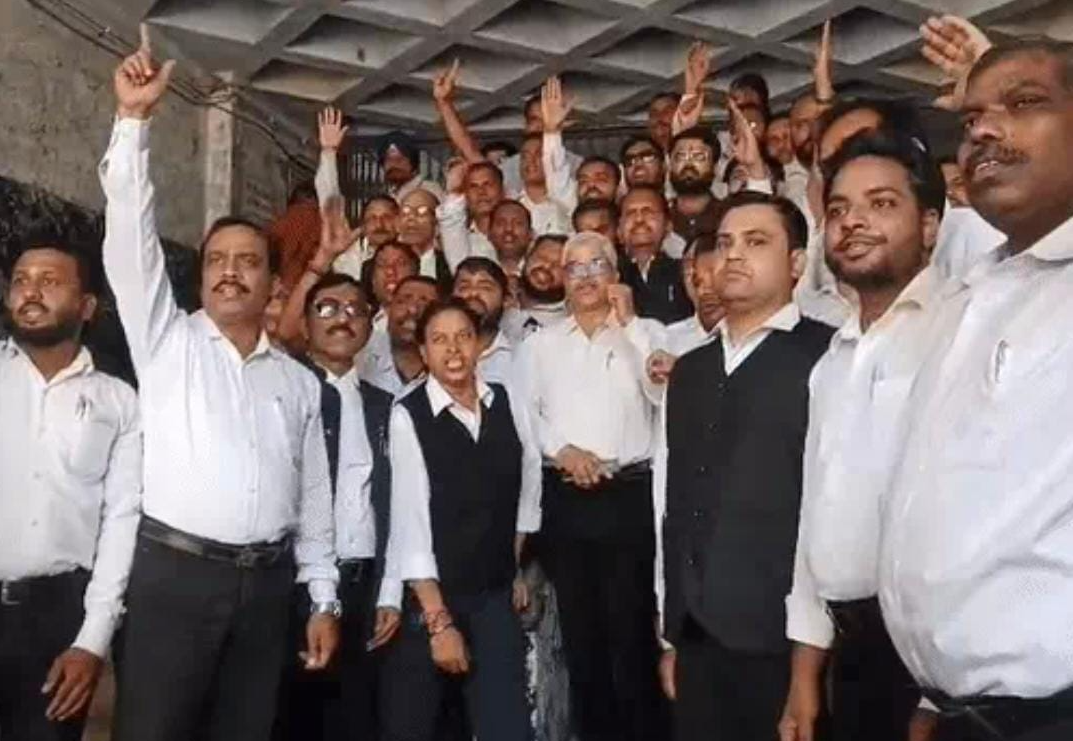 मांगें पूरी न होने पर तीसरे सप्ताह भी वकीलों का न्यायिक कार्य बहिष्कार