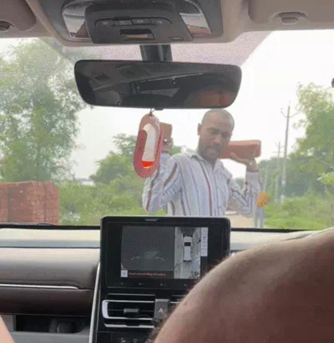 भाजपा नेता की कार पर पथराव, दो सगे भाइयों समेत तीन गिरफ्तार