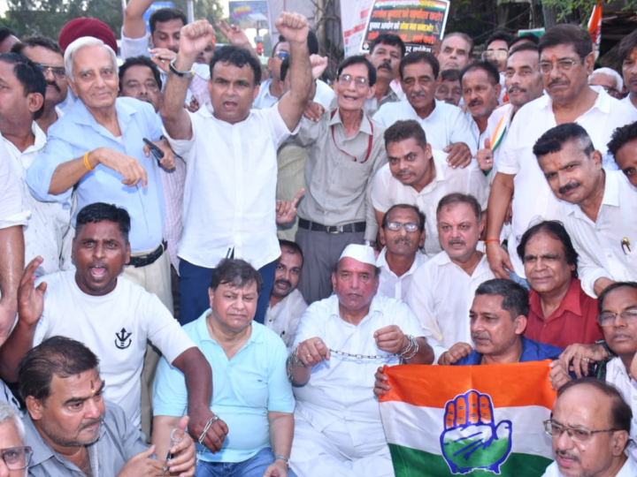 कांग्रेस ने निकाली विशाल पदयात्रा