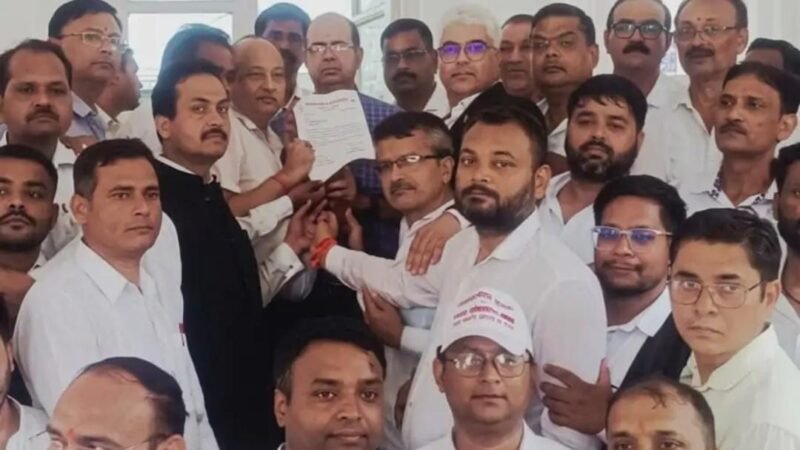सात सूत्रीय मांगों को लेकर वकीलों ने किया न्यायिक कार्य का बहिष्कार