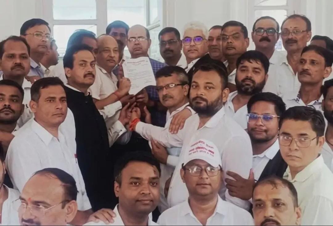 सात सूत्रीय मांगों को लेकर वकीलों ने किया न्यायिक कार्य का बहिष्कार