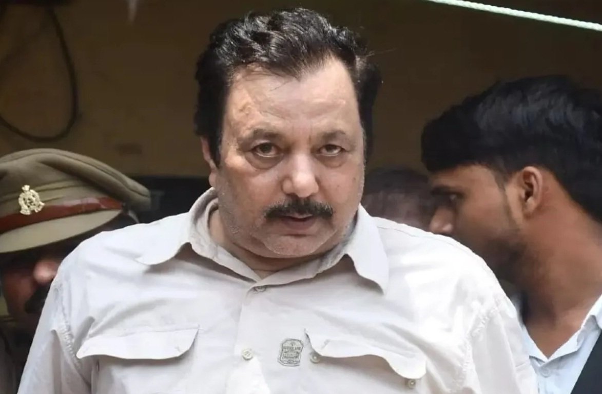रंगदारी के केस में नया मोड़: होटल कारोबारी कोर्ट में अपने बयान से पलटा