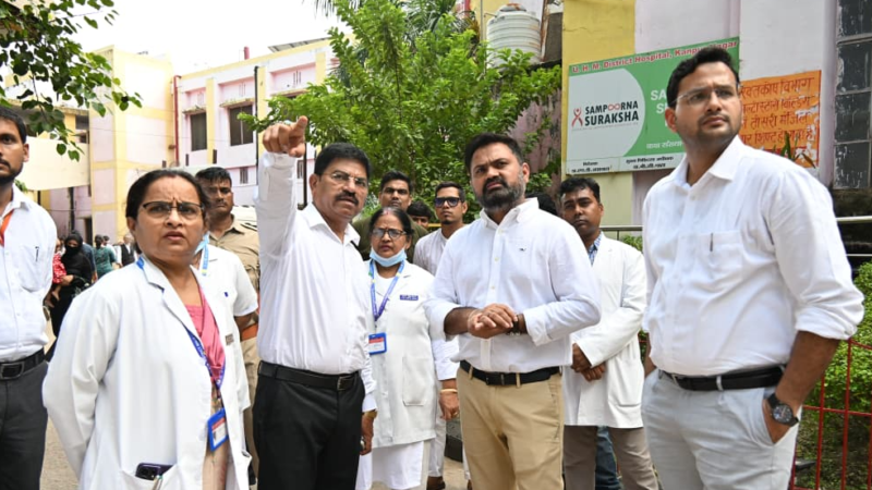 जिलाधिकारी ने एएचएम एवं डफरिन तथा यूएचएम जिला चिकित्सालय का किया निरीक्षण