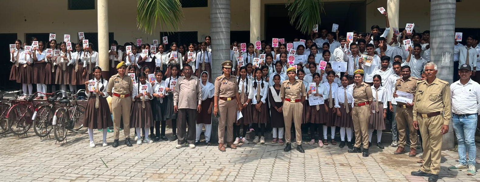 मिशन शक्ति अभियान में छात्राओं को सिखाए सुरक्षा के गुर, हेल्पलाइन नंबरों की दी जानकारी