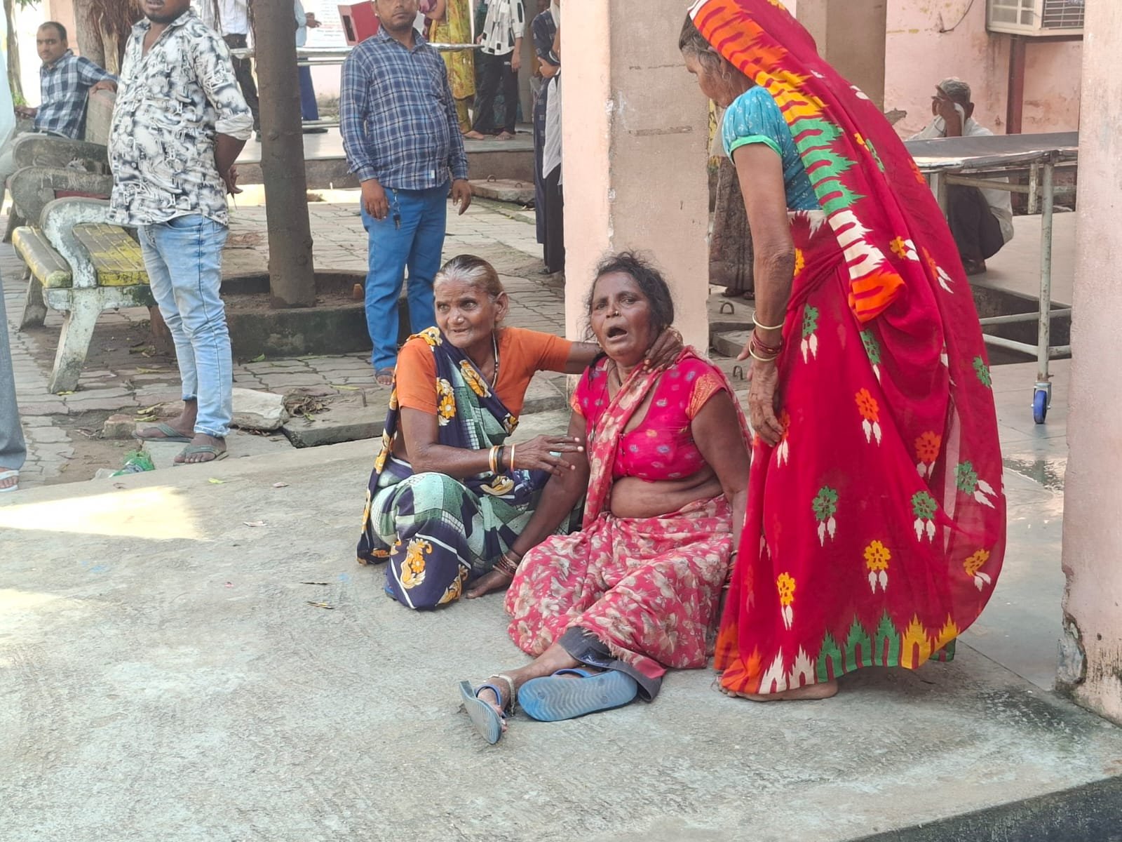 तालाब किनारे मौत बनकर झूल रहा था 11 केवी का तार, करंट लगने से युवक की मौत