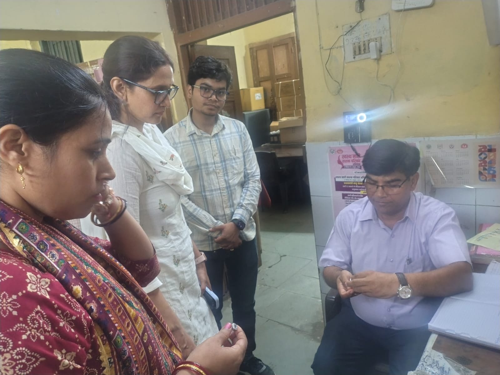डेंगू केस मिलने के बाद स्वास्थ्य विभाग ने सफीपुर प्रथम में चलाया अभियान