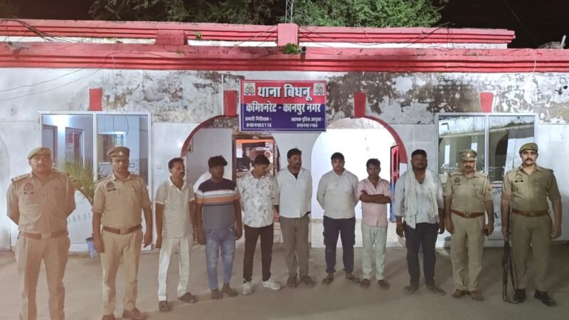 खेत में जुआ खेल रहे सात गिरफ्तार, 69,300 रुपये बरामद