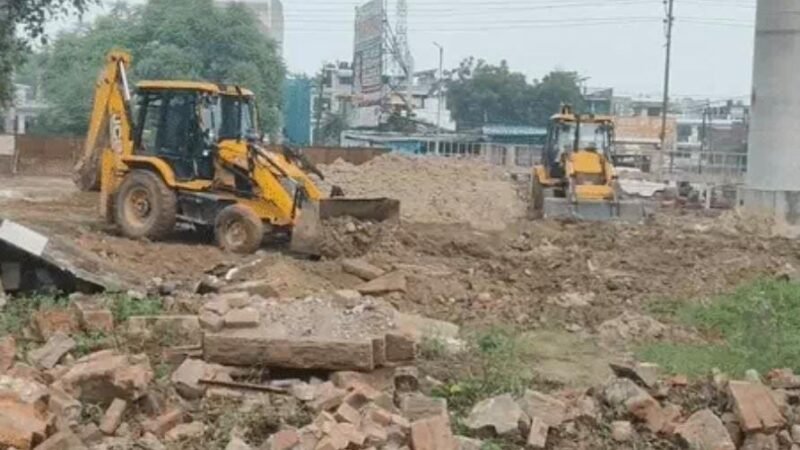 बर्रा-6 में कब्रिस्तान के कथित अतिक्रमण पर चला KDA का बुलडोजर