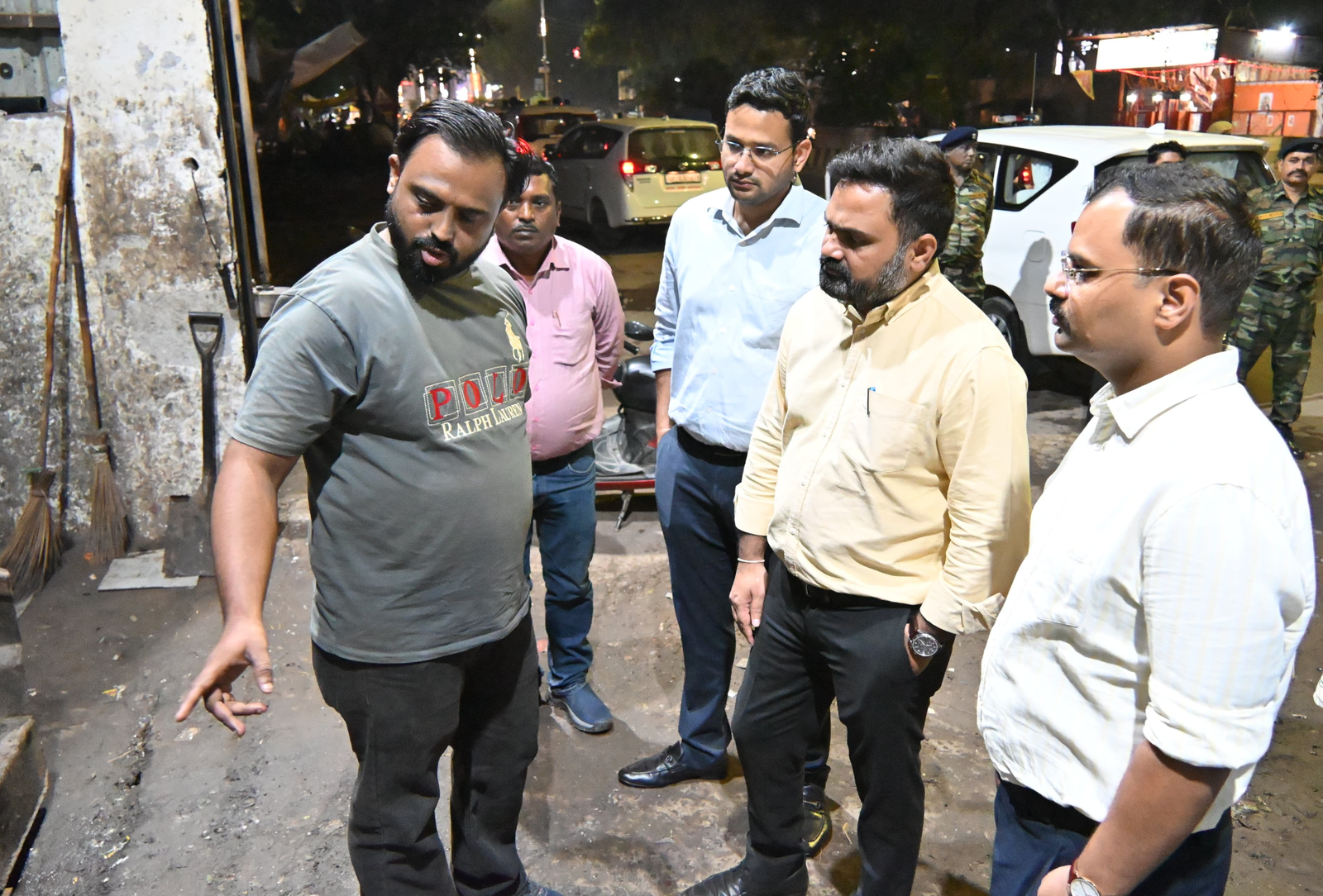 रात में अफसरों ने परखी शहर की सफाई व्यवस्था, खुले में कूड़ा मिलने पर जताई नाराजगी