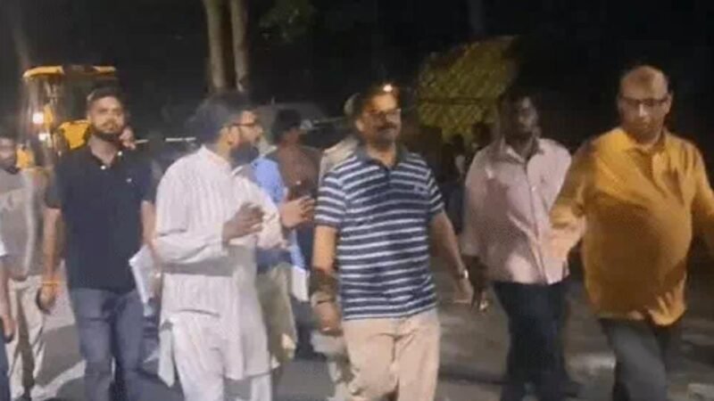 आधी रात सड़कों पर निकले नगर आयुक्त, खुद नापी सड़क की मोटाई