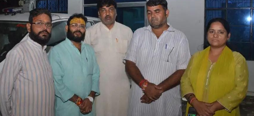 कार्यकारिणी चुनाव के दौरान बवाल, पार्षद ने महापौर के बेटों पर लगाया मारपीट का आरोप