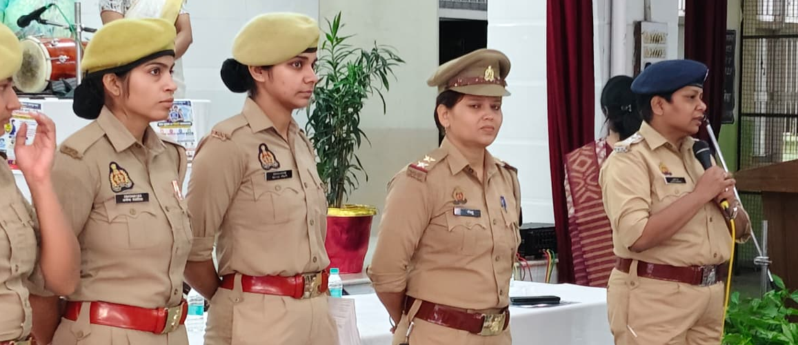 स्कूलों में लगी कानून की पाठशाला, छात्र-छात्राओं ने सीखे सुरक्षा के गुर