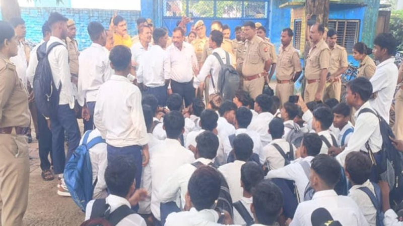 मांगों को लेकर सर्वोदय इंटर कॉलेज में फिर छात्रों का प्रदर्शन