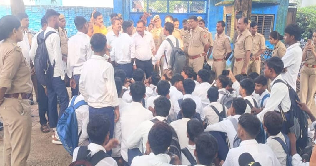 मांगों को लेकर सर्वोदय इंटर कॉलेज में फिर छात्रों का प्रदर्शन