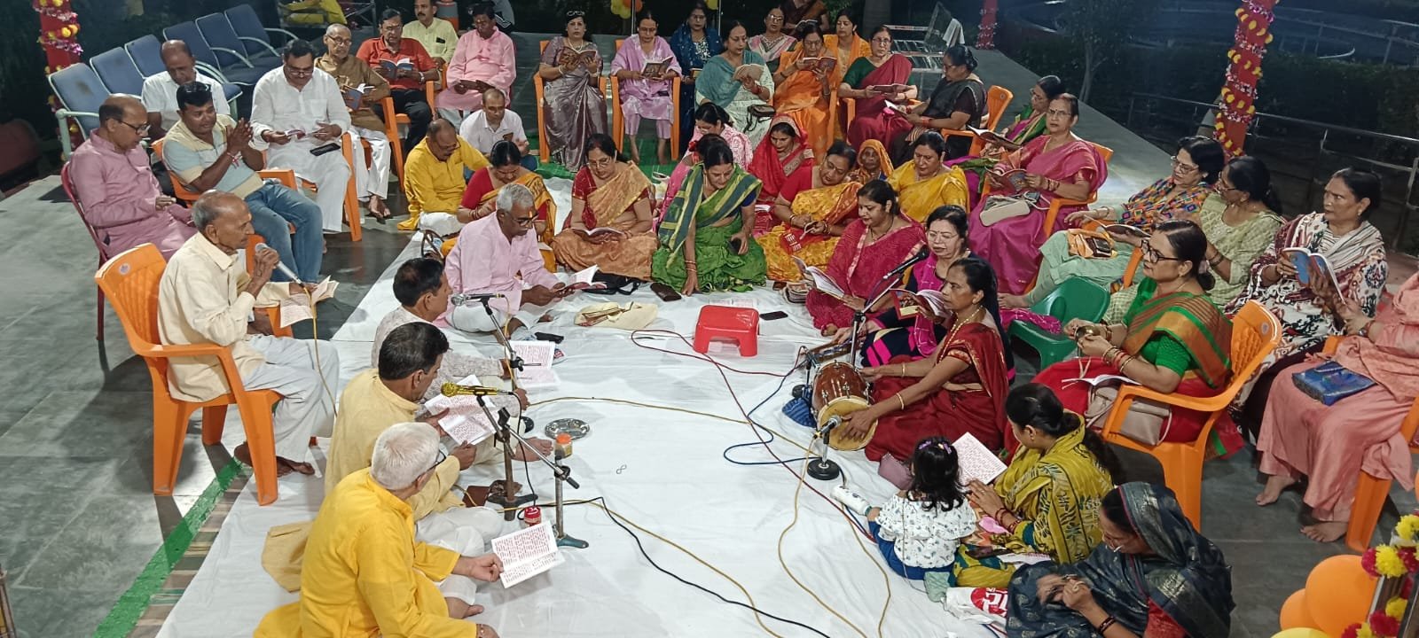रामेष्ट धाम में गूंजा सुंदरकांड, भजन संध्या में झूमे श्रद्धालु