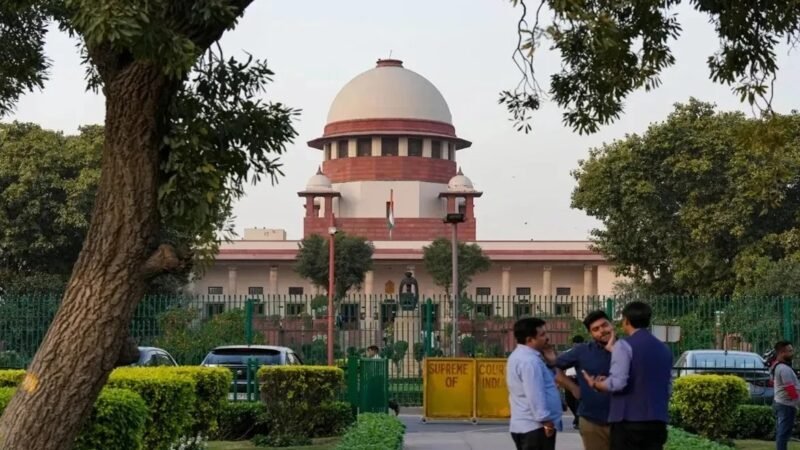 वंदे मातरम् के 6 अंतरे अनिवार्य करने के मामले पर सुप्रीम कोर्ट में सुनवाई, केंद्र से 2 हफ्ते में जवाब तलब