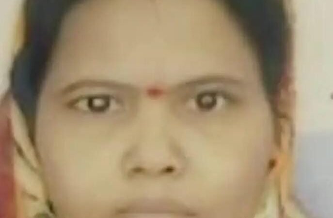 आगरा-लखनऊ एक्सप्रेसवे पर कार पलटी, चालक समेत दो की मौत