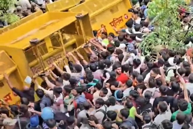 ताकत के बल पर जनता को रोकना बड़ी भूल होगी- अखिलेश यादव