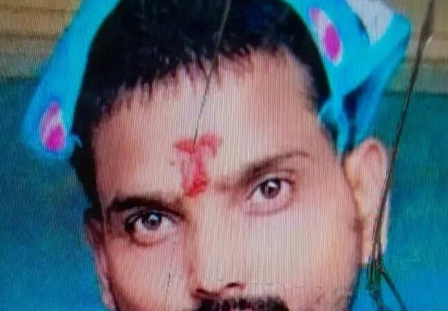 शराब के नशे में घर पहुंचा युवक, मां ने फटकारा तो कमरे में चला गया; सुबह फंदे से लटका मिला