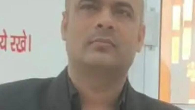 कानपुर में बंधन बैंक के मैनेजर ने दी जान, पत्नी को आखिरी मैसेज- मेरी कोई गलती नहीं, ग्राहक नितिन गौर ने सब किया