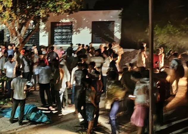 डीसीएम ने बाइक सवार दूधिए को मारी टक्कर, मौके पर मौत; परिजनों ने लगाया जाम