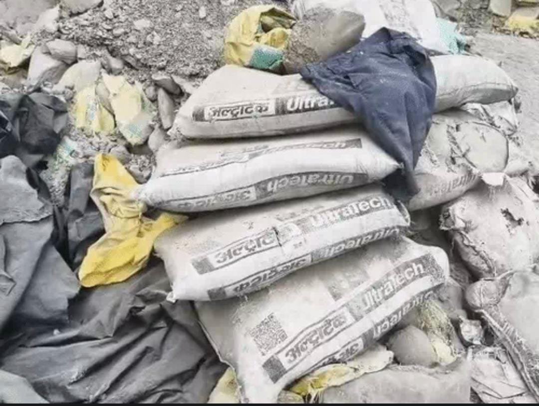 नकली सीमेंट फैक्ट्री के चार आरोपी फरार, पुलिस कमिश्नर ने पनकी थाना प्रभारी को लगाई फटकार