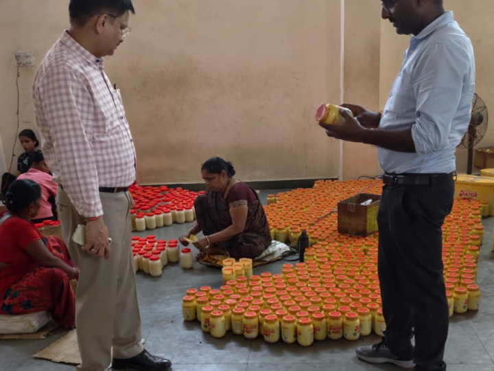 कानपुर में खाद्य सुरक्षा विभाग की छापेमारी, फजलगंज में खाद्य कारोबार बंद; 5.88 लाख का माल सीज