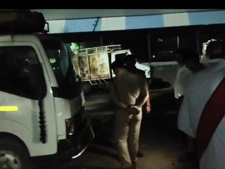 देररात हुई छापेमारी में ढाई सौ बोरी चावल बरामद