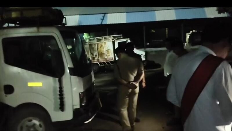 देररात हुई छापेमारी में ढाई सौ बोरी चावल बरामद