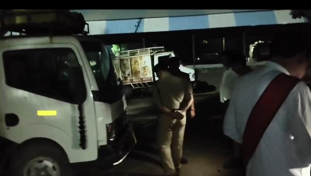 देररात हुई छापेमारी में ढाई सौ बोरी चावल बरामद