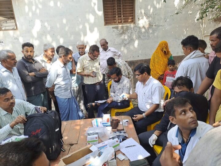 खरेचा में डेंगू केस के बाद स्वास्थ्य विभाग की टीम पहुंची, 118 की जांच