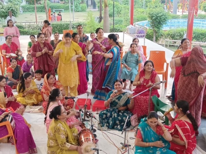 देवी गीतों और भजनों से गूंजा रामेष्ट धाम, माता के जयकारों पर झूमीं महिलाएं