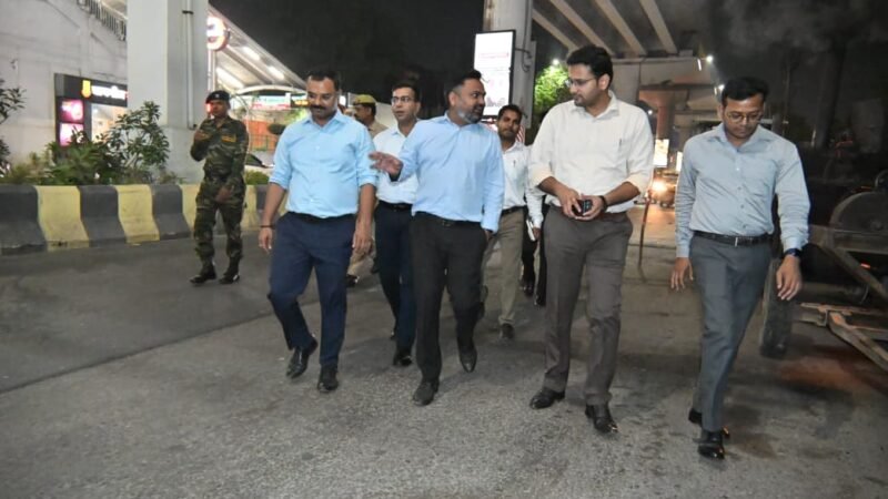 कानपुर में रात में सड़कों पर उतरे DM, नगर आयुक्त और CDO, निर्माण कार्यों की गुणवत्ता जांचने के निर्देश