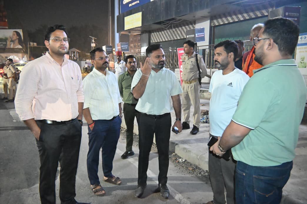 कानपुर में सड़कों की बदहाली पर डीएम सख्त, 30 अक्टूबर तक मरम्मत पूरी करने का अल्टीमेटम