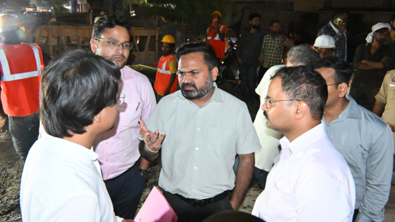 डीएम, नगर आयुक्त और सीडीओ ने देर रात किया निरीक्षण, सीएम ग्रिड कार्यों में तेजी के निर्देश