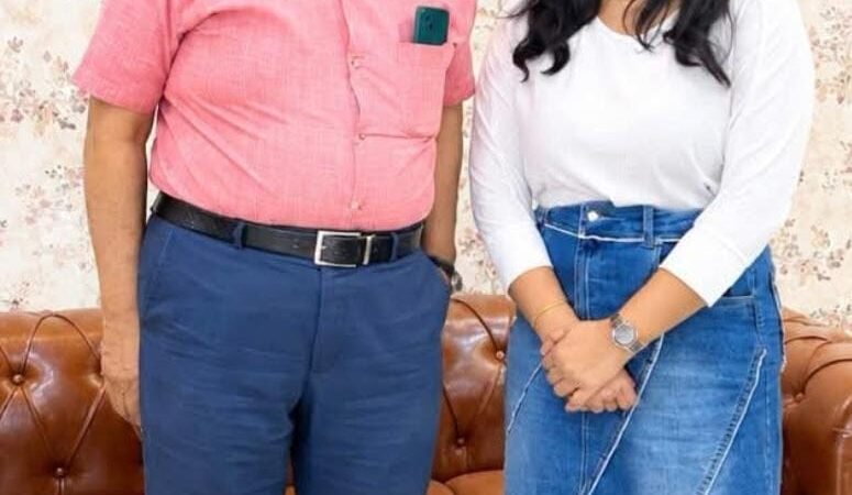 नूतन होम्योपैथिक क्लिनिक पहुंचे वरिष्ठ सर्जन डॉ. राजीव भार्गव, डॉ. मधुलिका शुक्ला ने किया स्वागत