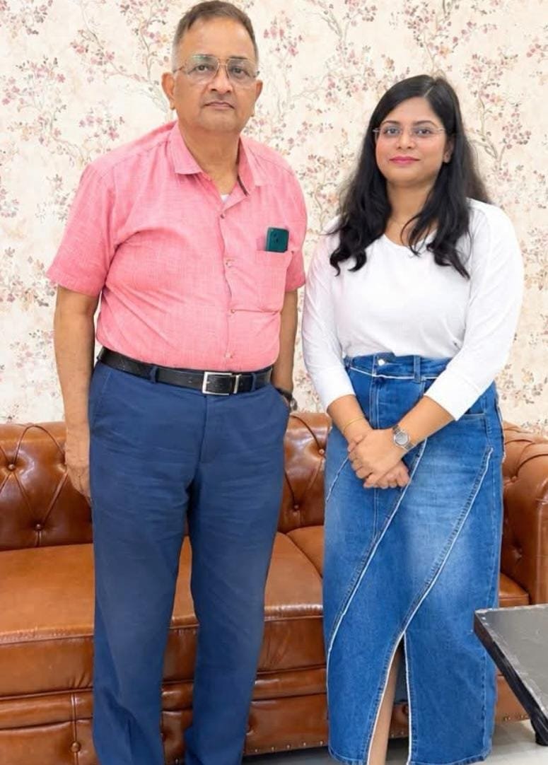 नूतन होम्योपैथिक क्लिनिक पहुंचे वरिष्ठ सर्जन डॉ. राजीव भार्गव, डॉ. मधुलिका शुक्ला ने किया स्वागत
