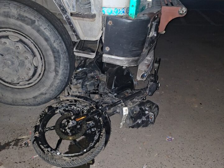 ट्रक की टक्कर से डेयरी संचालक गंभीर, जिला अस्पताल रेफर