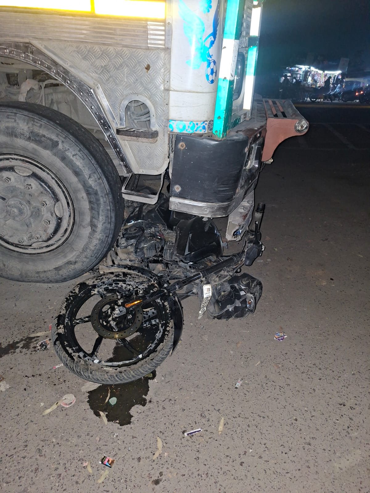 ट्रक की टक्कर से डेयरी संचालक गंभीर, जिला अस्पताल रेफर